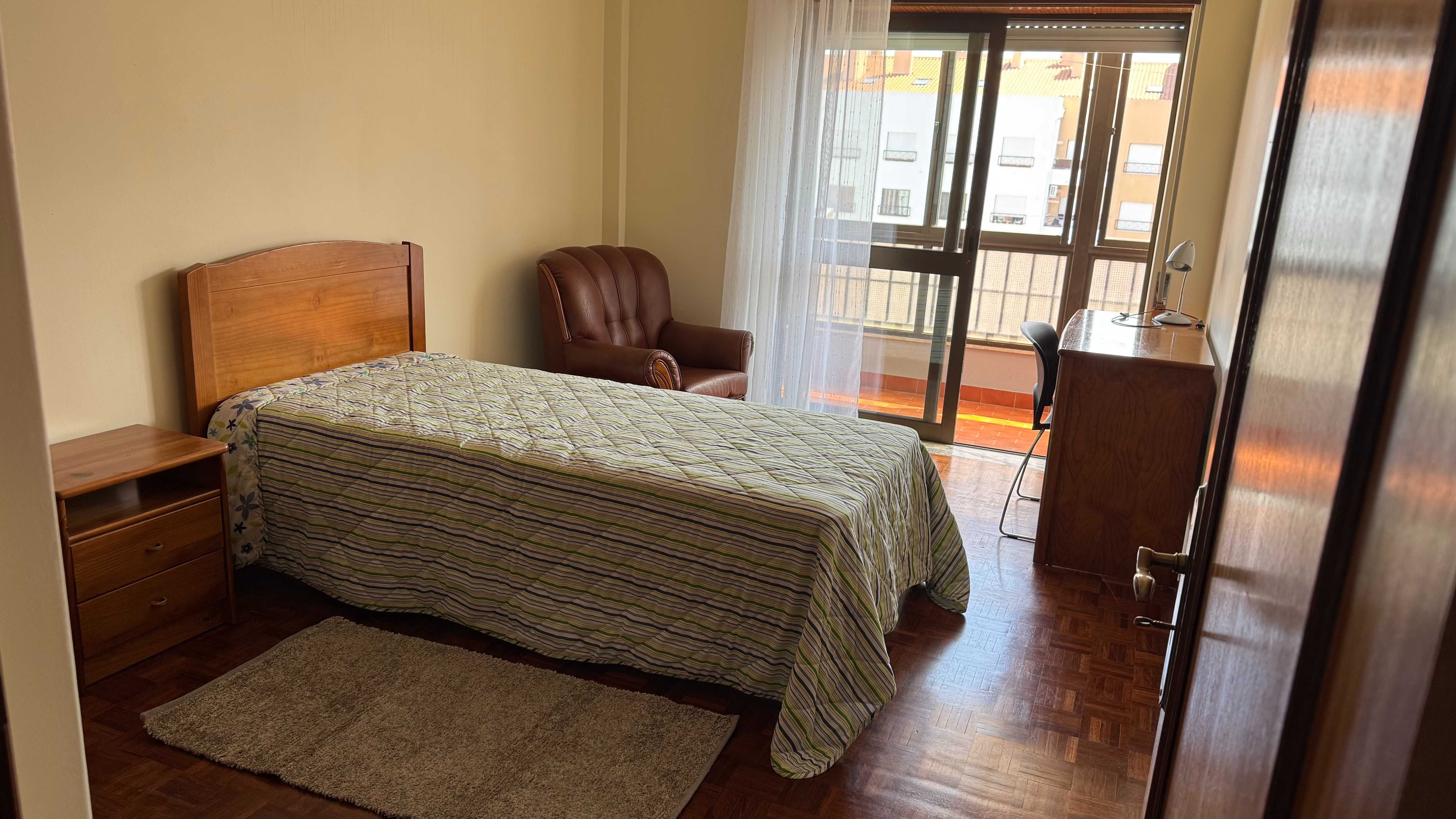 Quartos para alugar a rapazes estudantes
