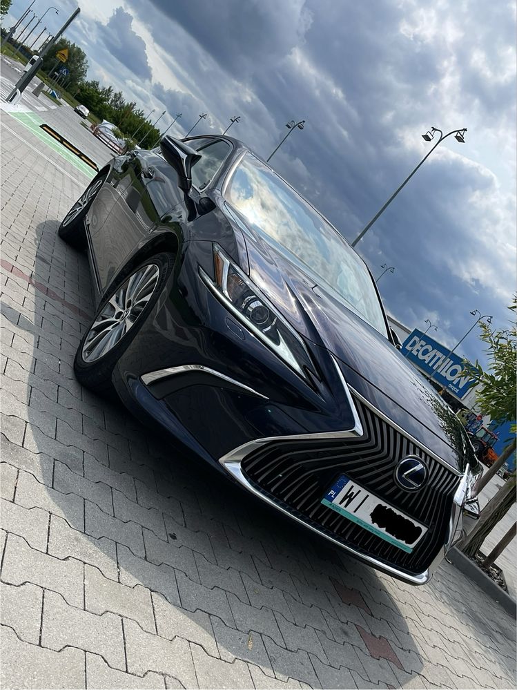 Prywatny kierowca – Lexus ES – komfort i punktualność