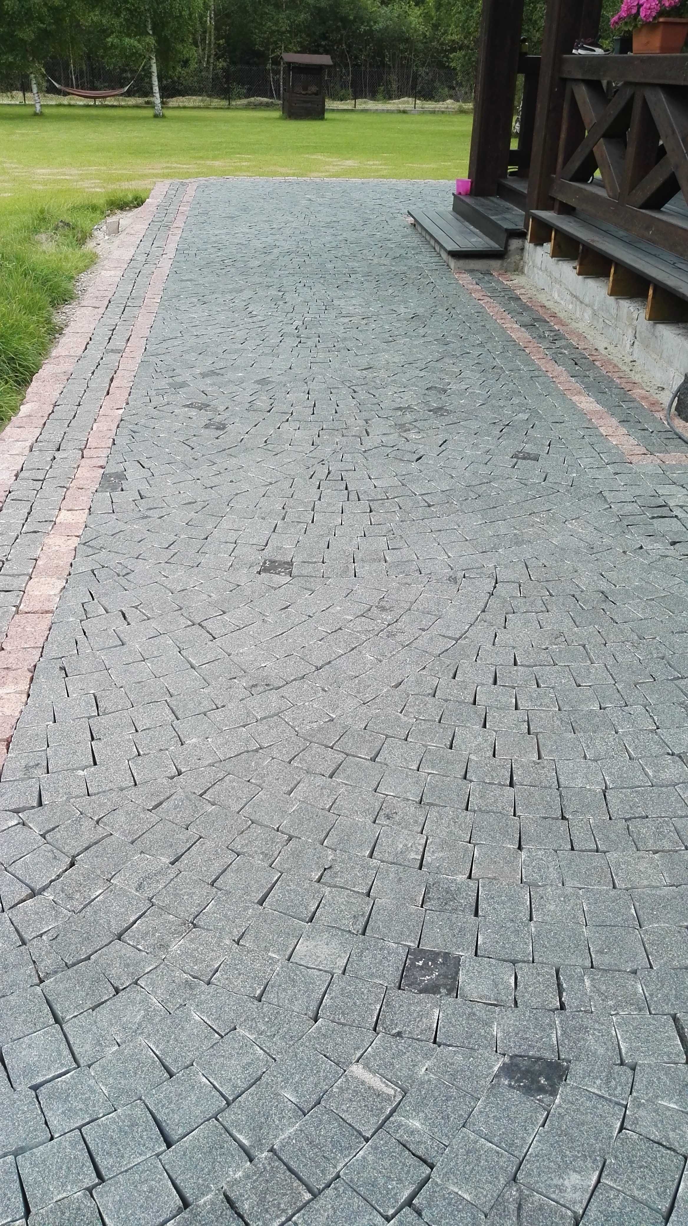 CZARNA Kostka Granitowa cięto-łupana Gabro na podjazdy, drogi, ścieżki