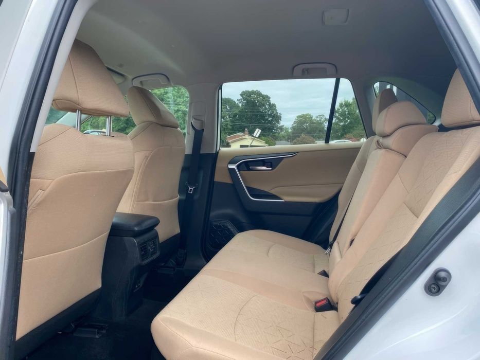 Toyota RAV4      2023