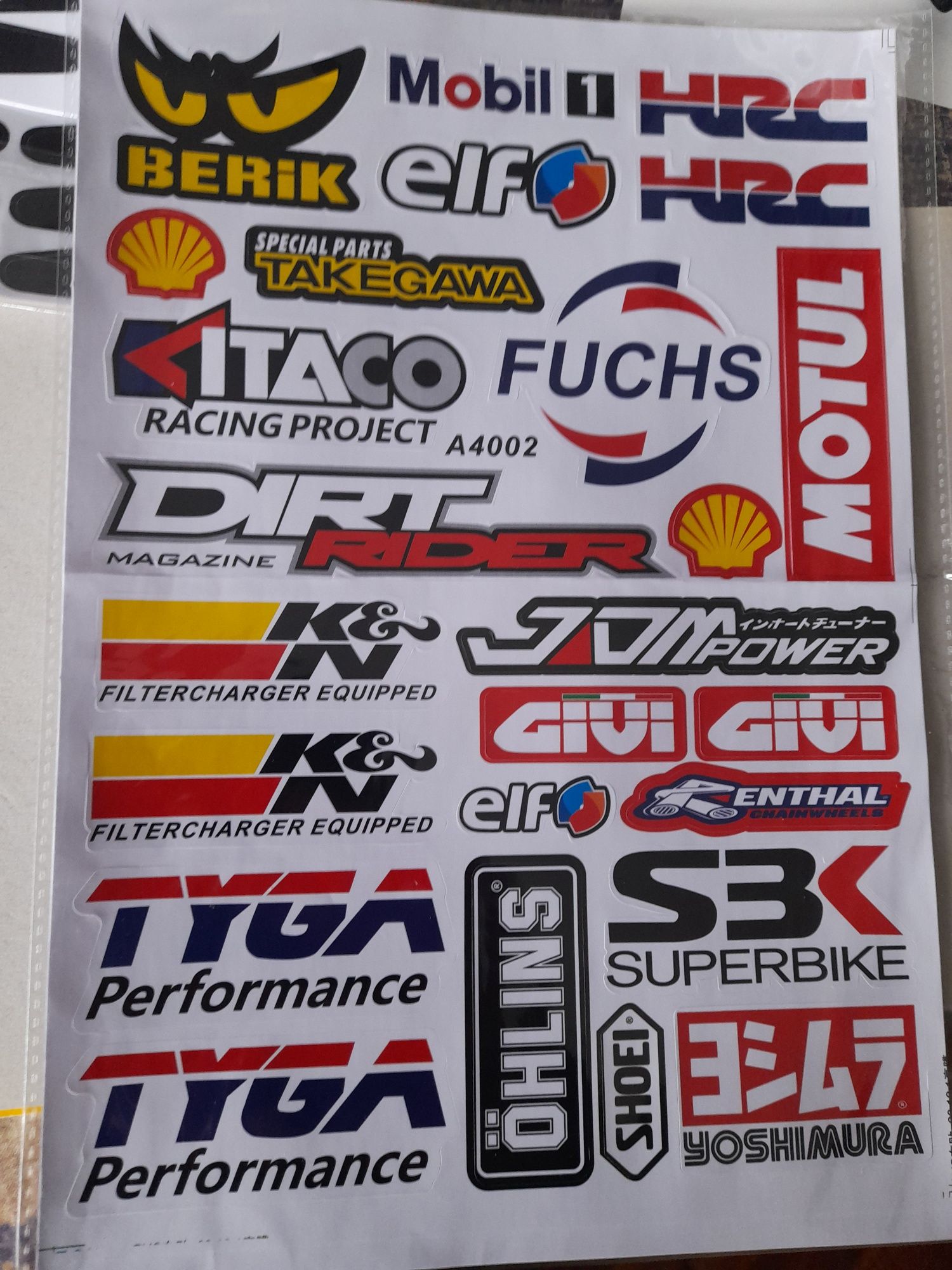 variados folhas de stickers