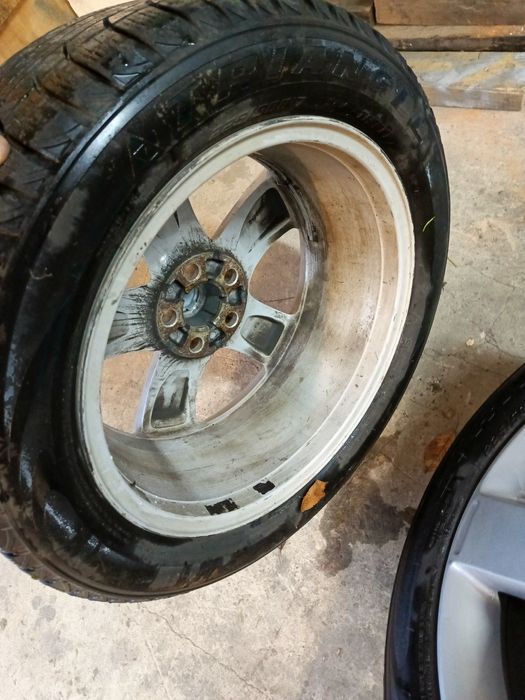 Alufelgi z oponami zimowymi 225/50R17, Ford.