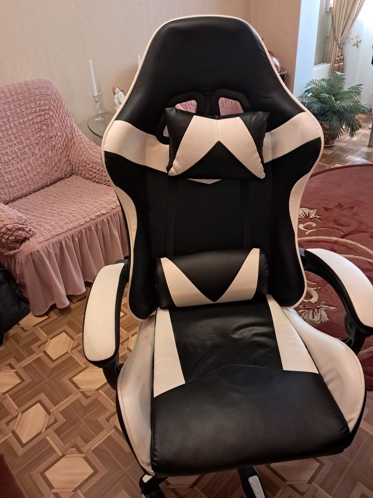 Продам ігровий стілець