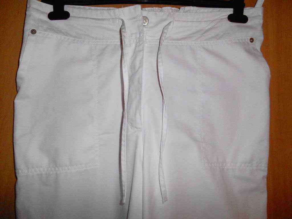медицинские белые штаны размер 48 примерно на резиночке
