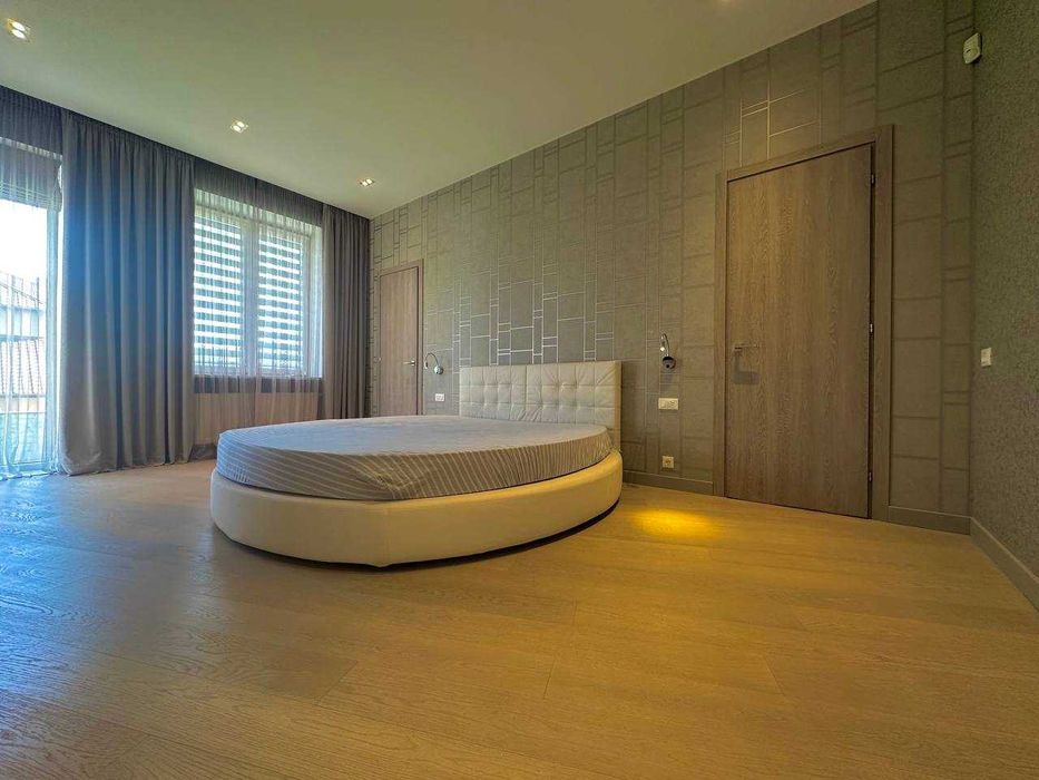 Надёжный дом в Совиньоне с подвалом-укрытием и бассейном. 7,2 сотки.