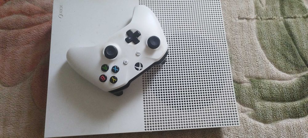 Vendo Xbox One S 1TB