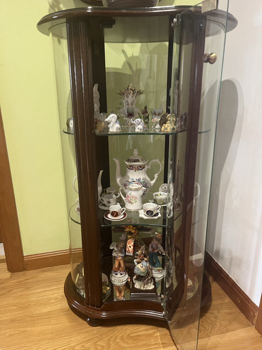 Vitrine em forma de feijao