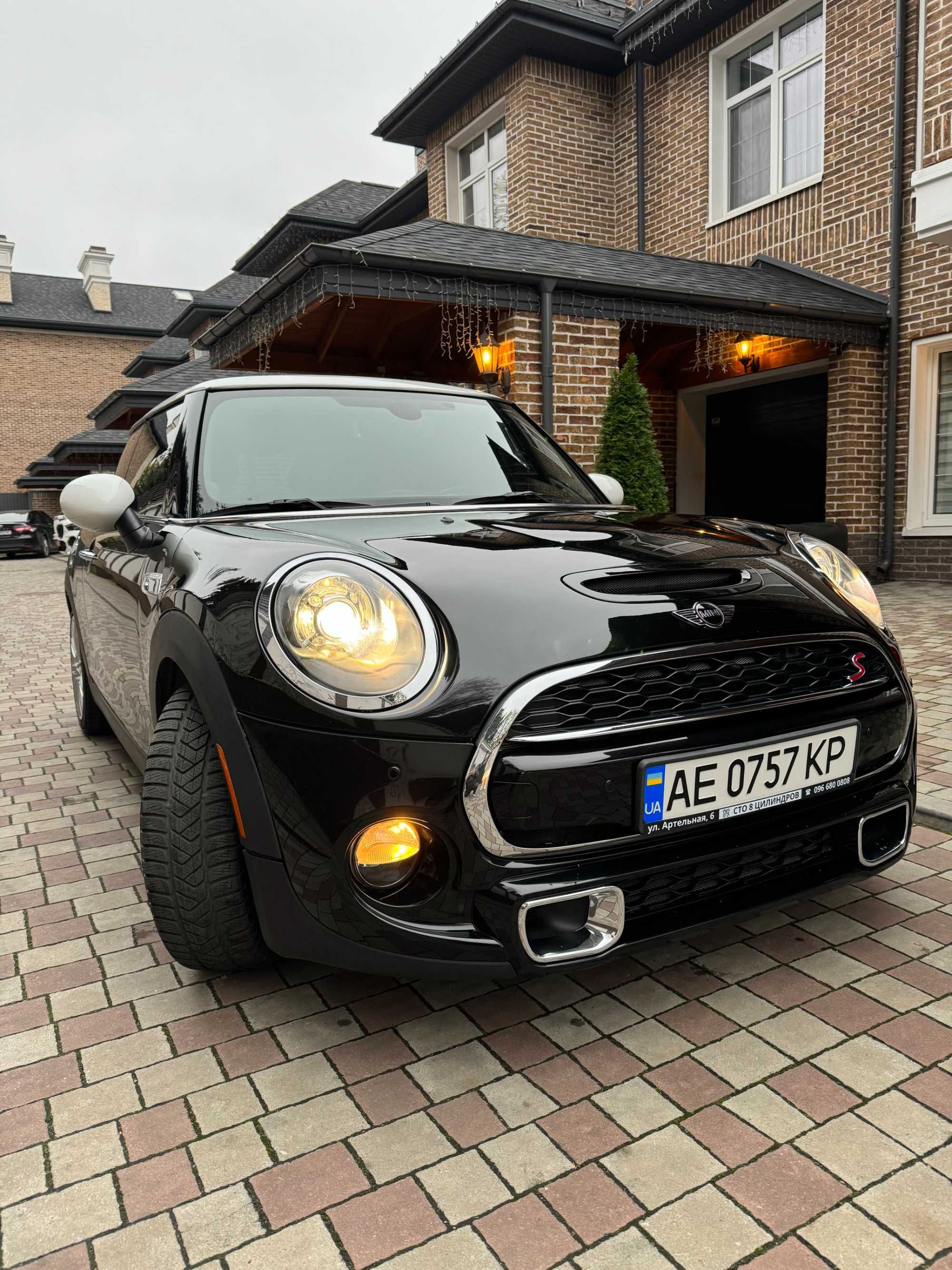 MINI Cooper S 2016, 2-літровий турбований двигун, шкіряний салон.