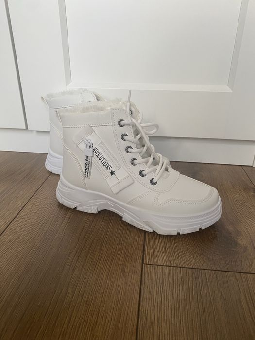 Sliczne jasne ocieplane buty 36, wkladka 22,5 cm