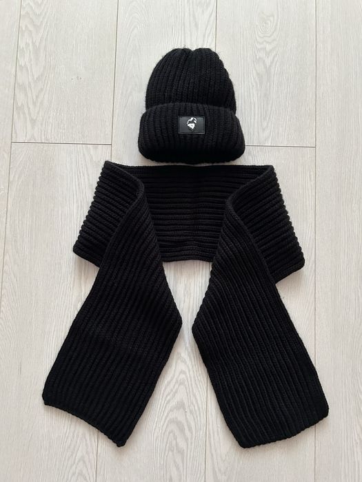 Зимовий набір шапка і шарф у чорному кольорі