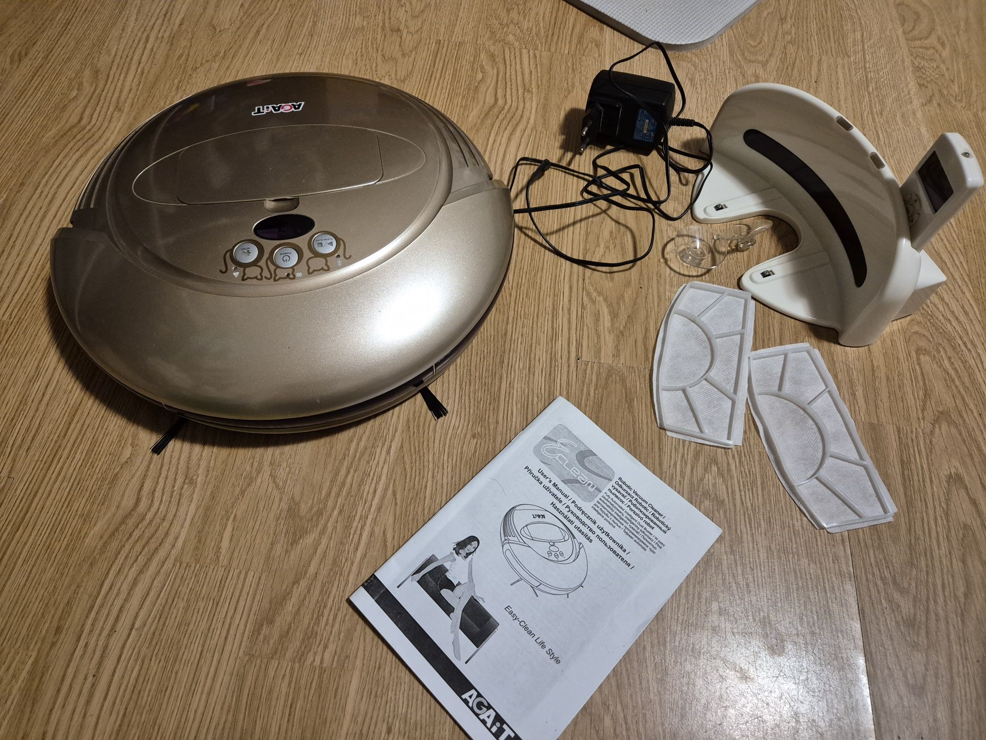 Robot sprzątający AGAiT ze światem UV