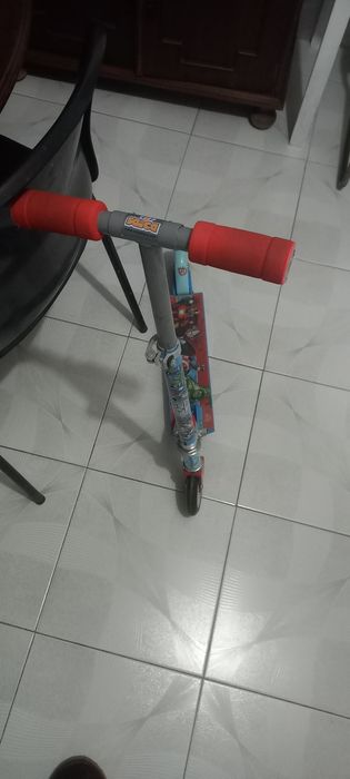 Trotinete de crianca da Marvel