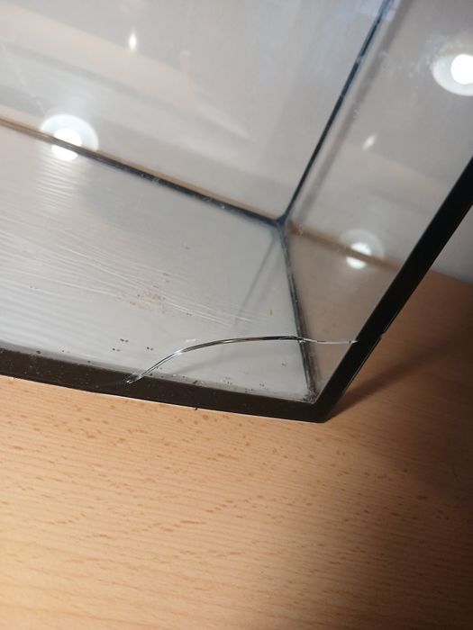 Akwarium 25L – owalne, do naprawy