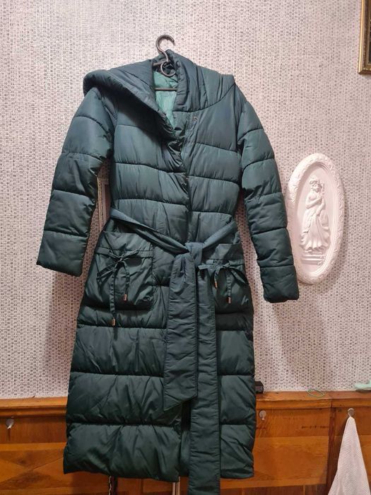 Пуховик жіночий в ідеальному стані. Розмір с-м.