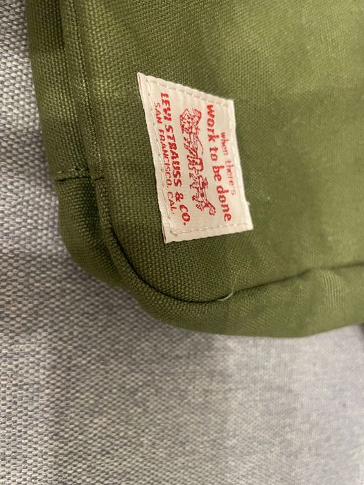 Сумка Levi`s в оливковом цвете, хорошее состояние