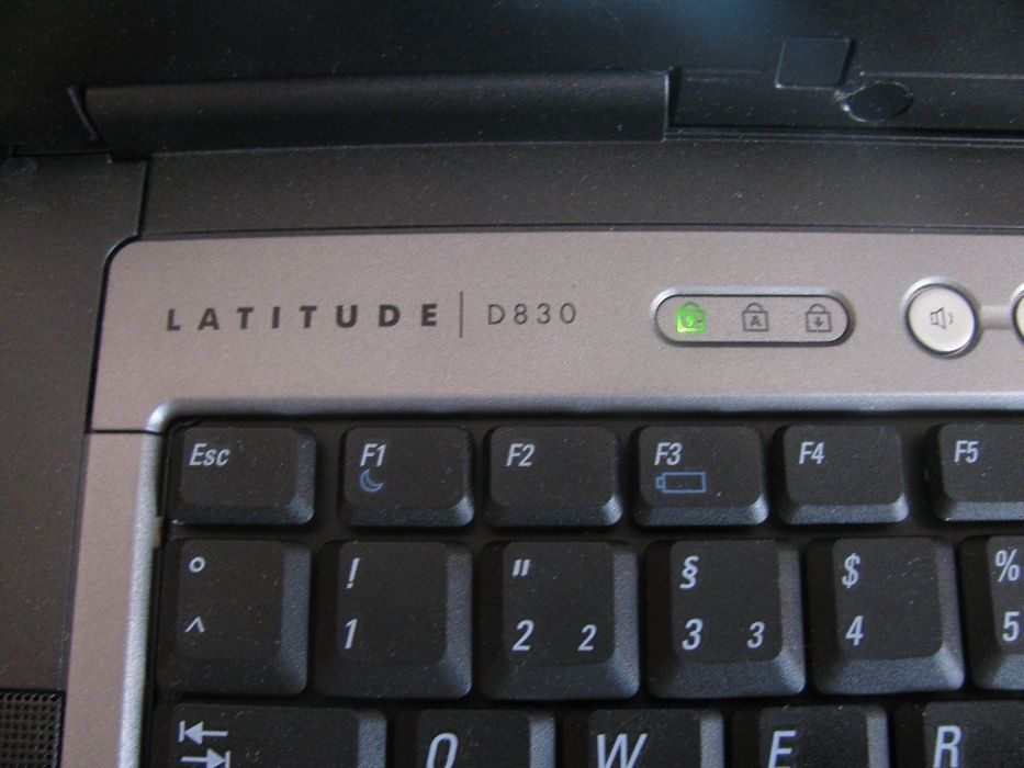 Ноутбук Dell Latitude D830