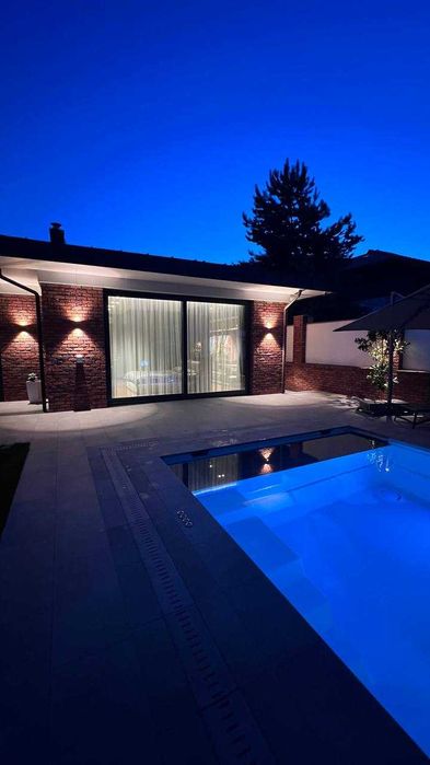 Продажа одноэтажного дома с бассейном и ремонтом в Сосновом Береге.