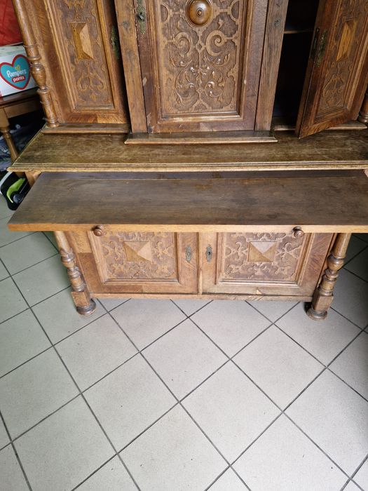 Starodawny kredens do renowacji