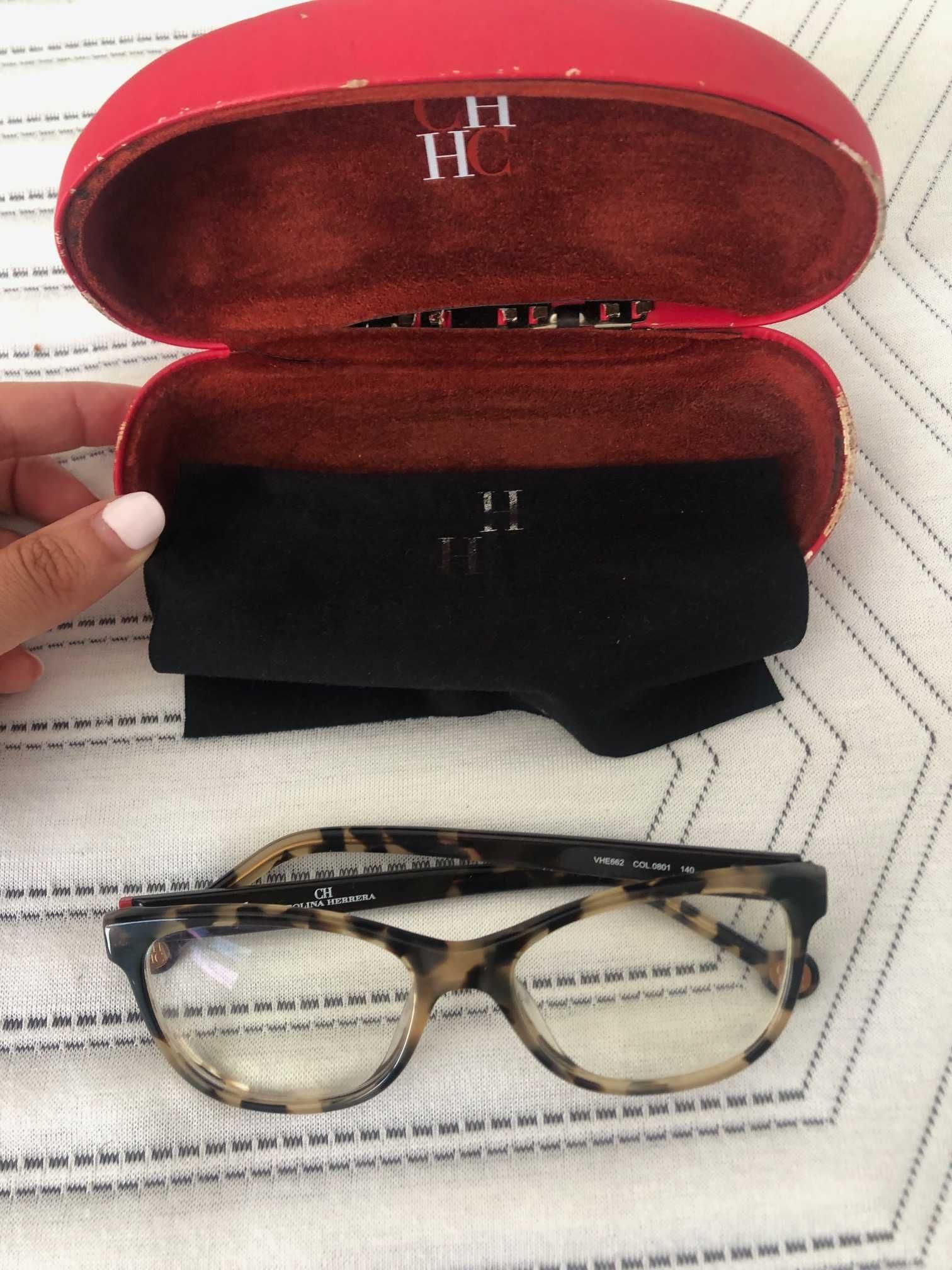 oculos com graduacao usados carolina herrera com caixa