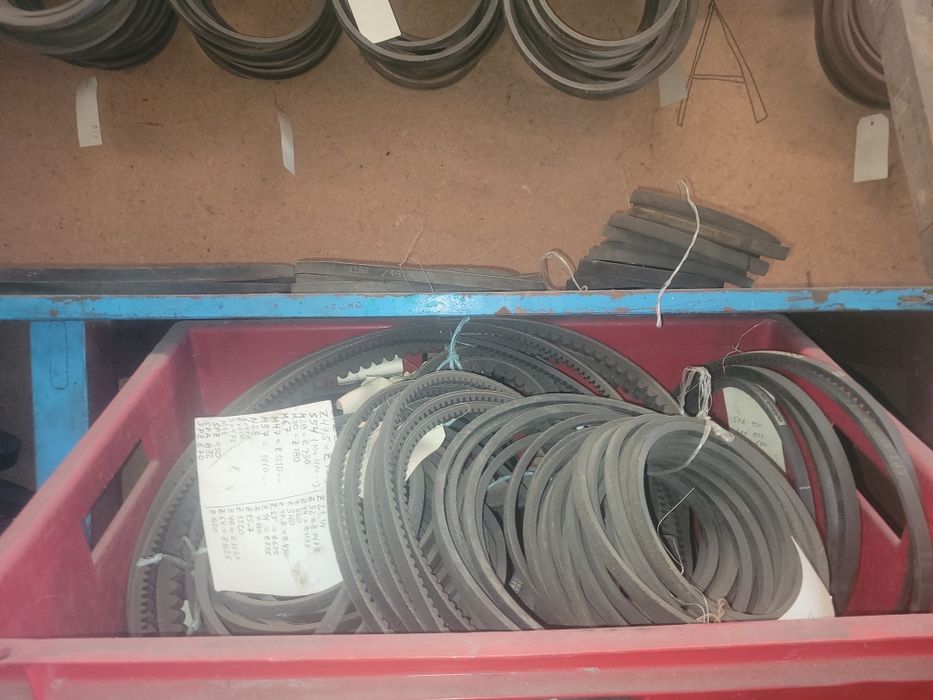 Grande lote de correias trapezoidal