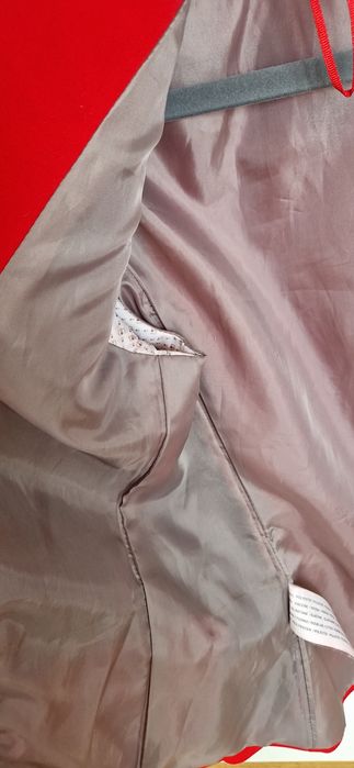 Czerwona taliowana marynarka Mango roz. M