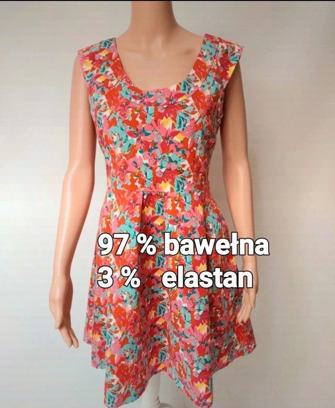 Kolorowa sukienka w kwiatki rozkloszowany dół  bawełna Reserved