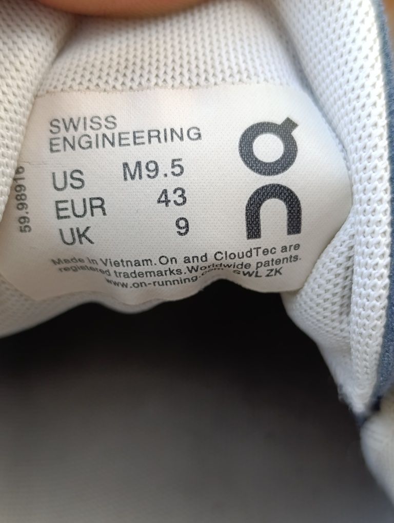 QC on Cloud 42.5p. Чоловічі трекінгові бігові кросівки.