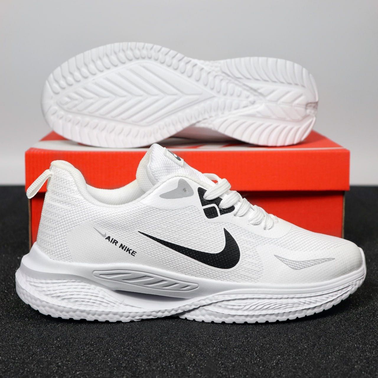 Чоловічі спортивні кросівки Nike білі