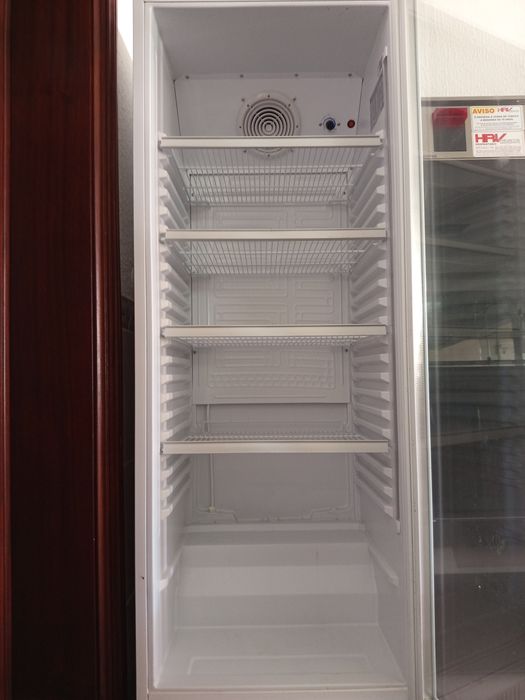 Vendo arca frigorífica vertical (semi-novo)