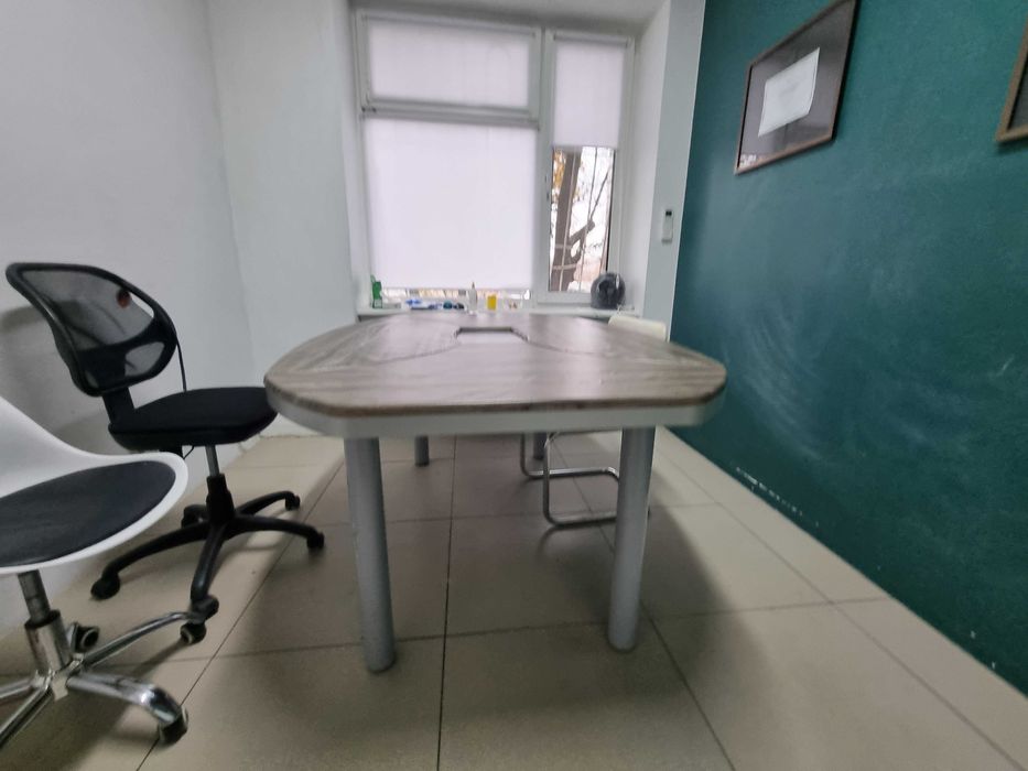 Стіл для офісних або складських потреб