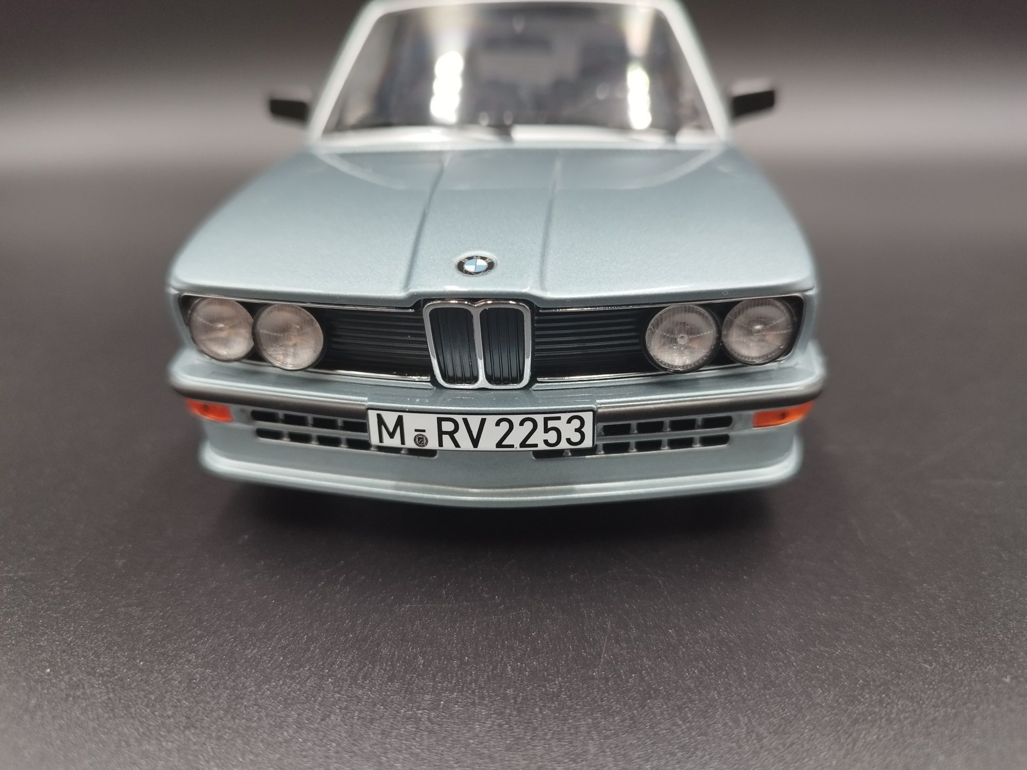 1:18 Norev 1980 BMW M535i E12 –light blue metallic