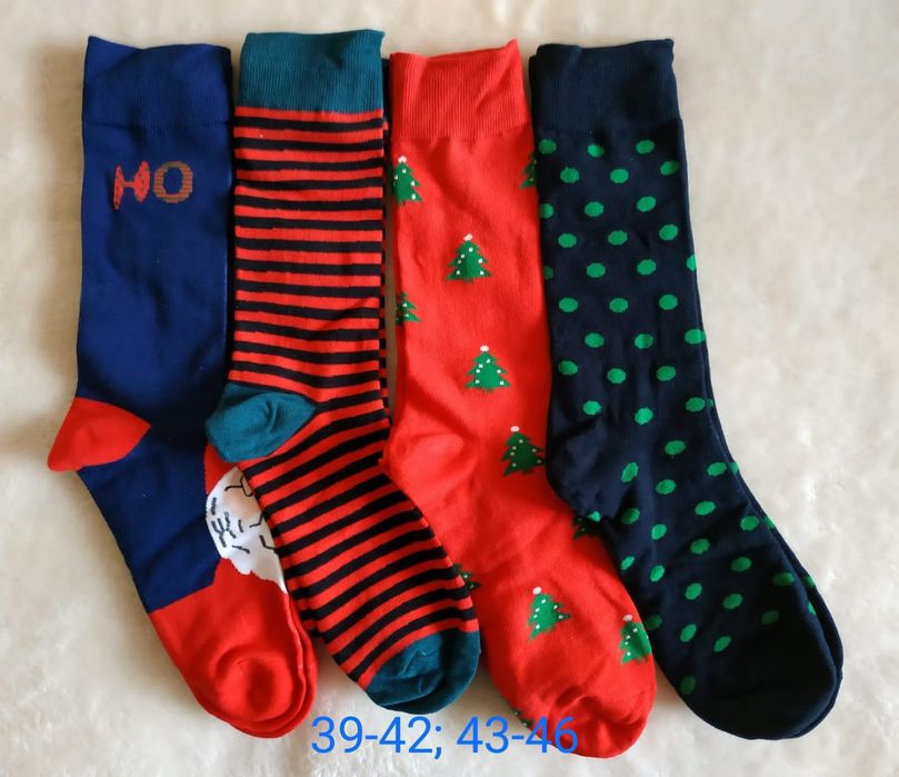 Zestaw 4 par świątecznych skarpetek w pudełku