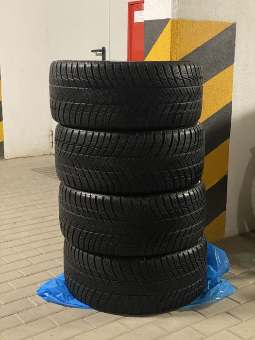 Bridgestone blizzak lm 001 245/40r18