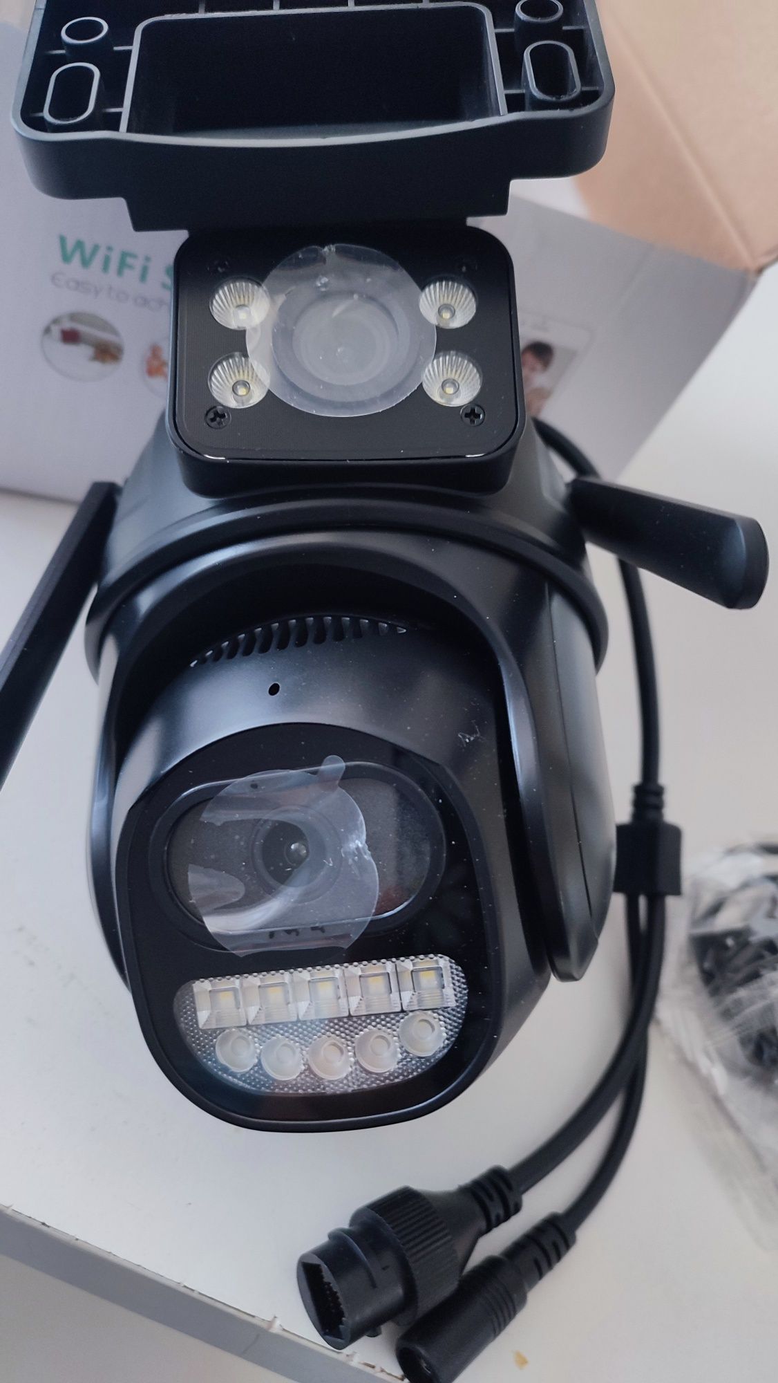 Nowa kamera z podwójnym obiektywem i kartą 64 GB