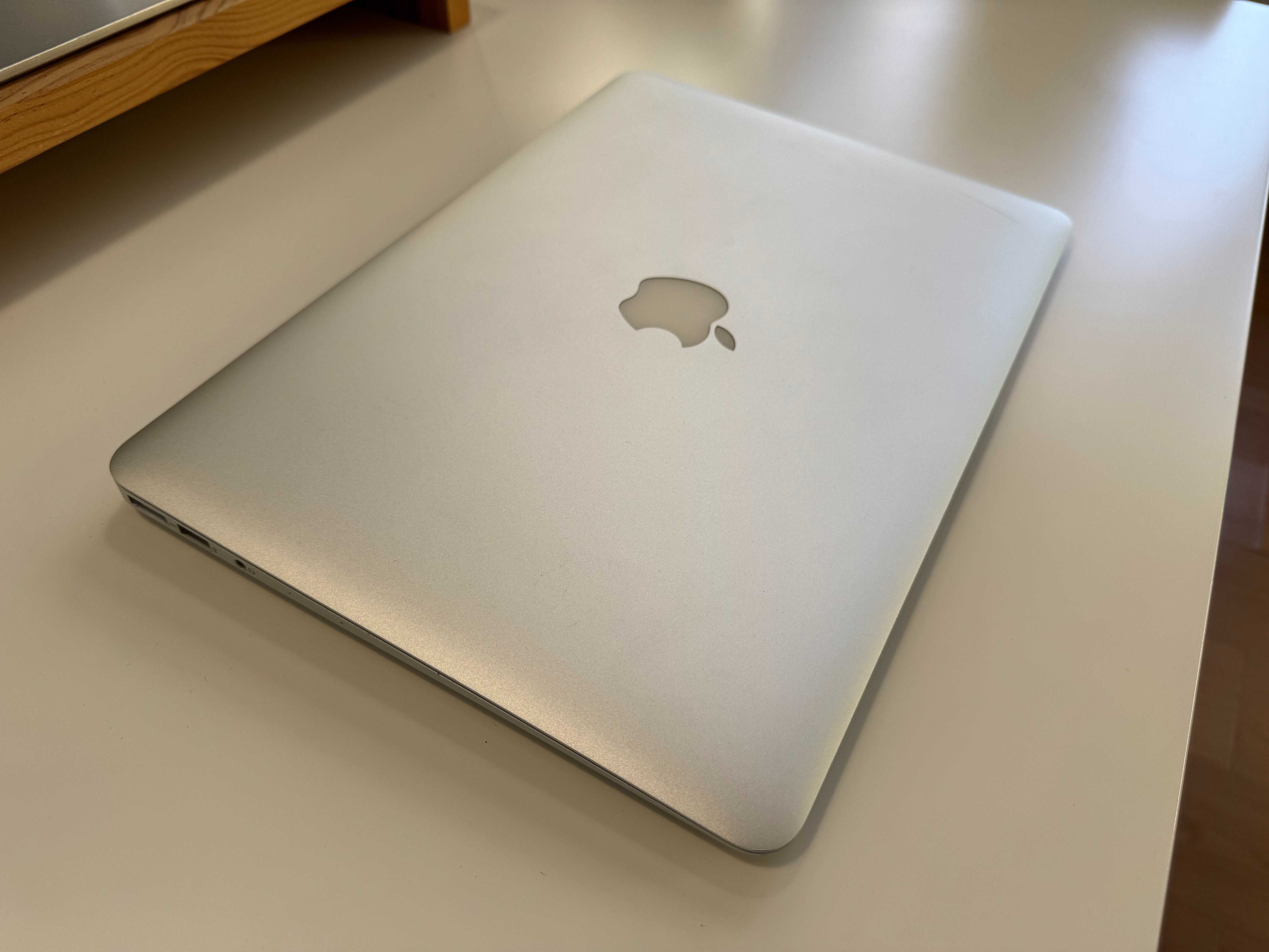MacBook Air 13” (2017) — 1,8 GHz i5 | 8GB RAM | 128GB