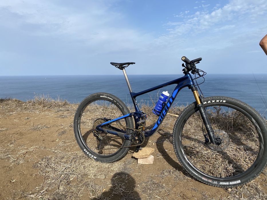 Bicicleta GIANT ANTHEM Carbono