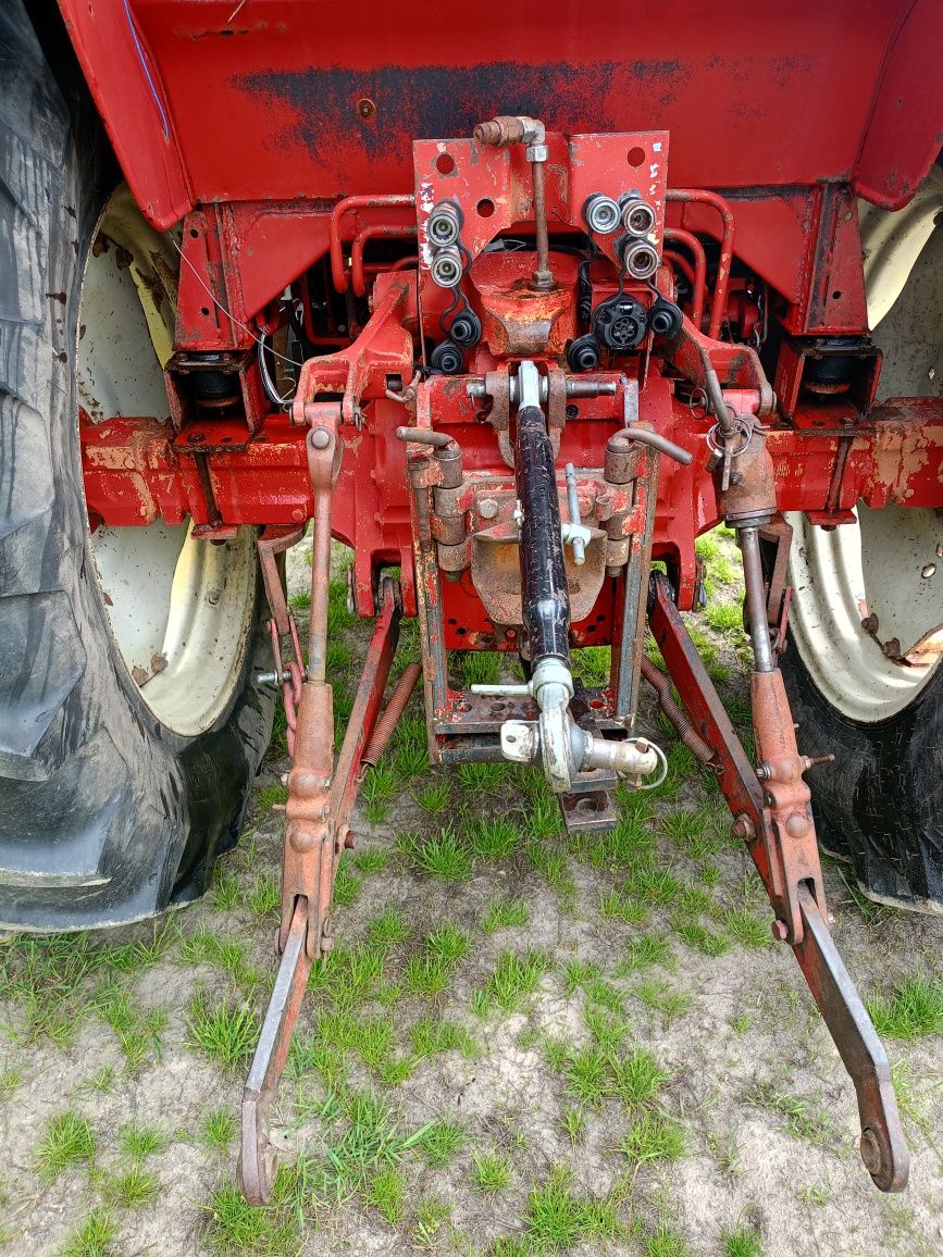 International 585 XL