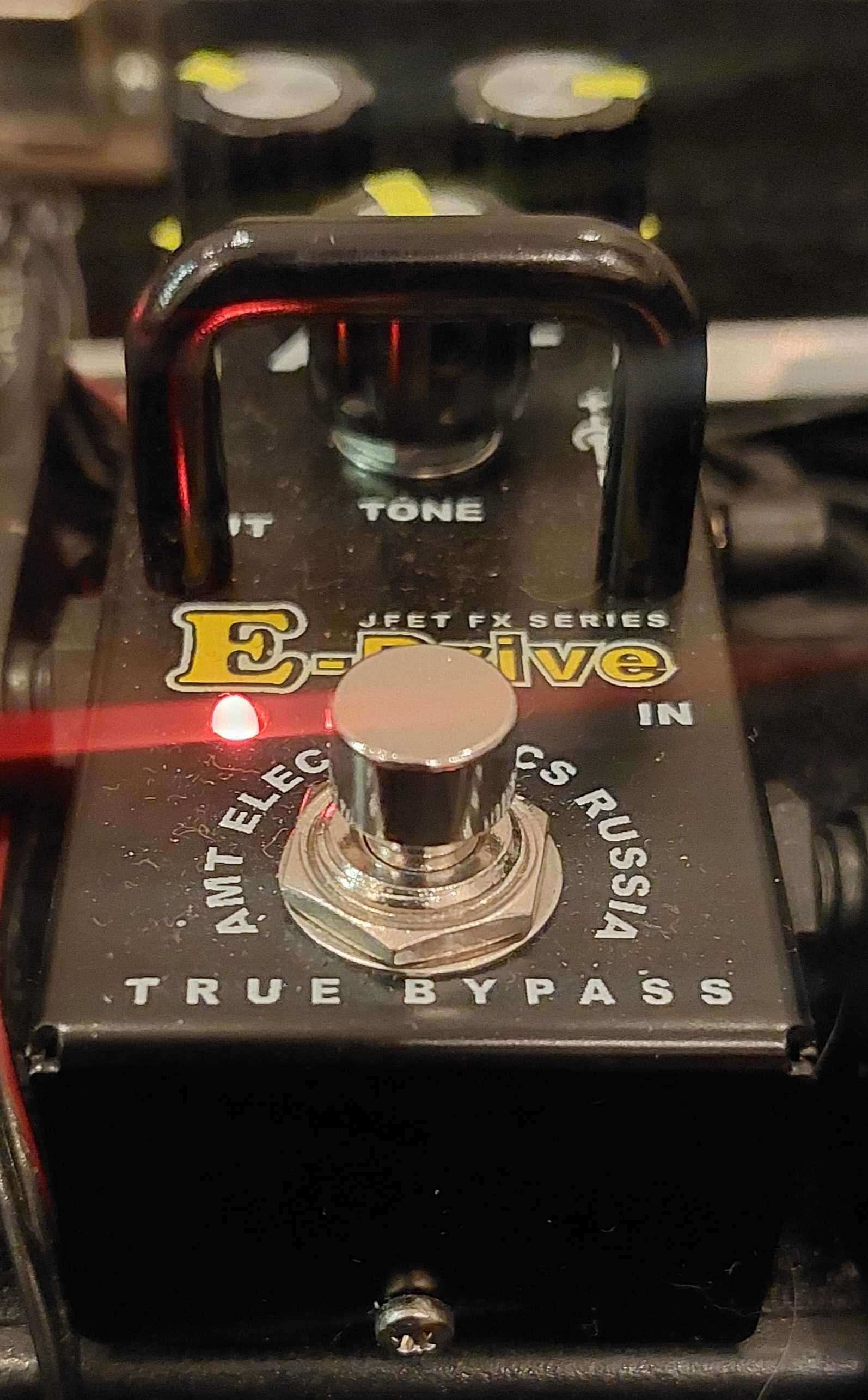 Trzeszczy Przester AMT E-Drive distortion over drive fuzz kostka