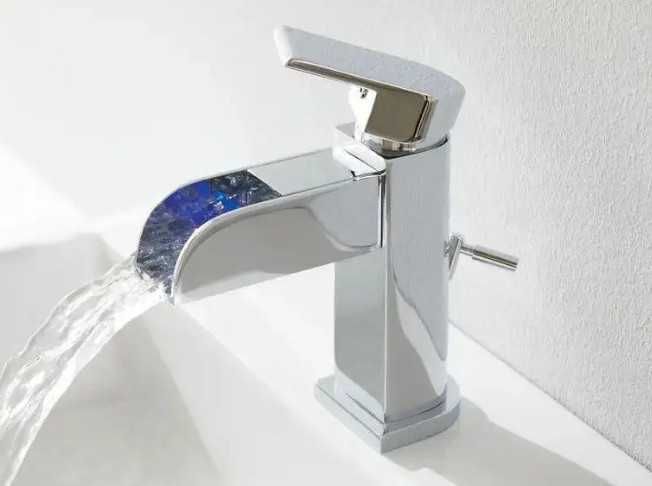 Змішувач водопад для ванної раковини Livarno Home  LED
