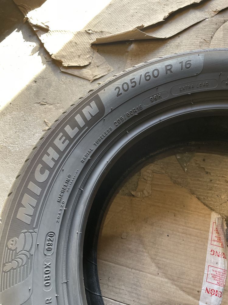 205/60 R16 Michelin Primacy 4 ;)