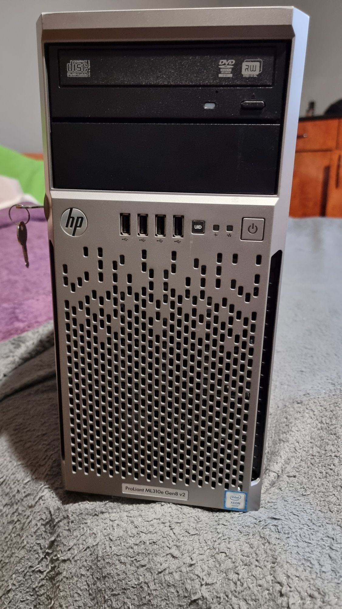 HP ProLiant ML 310e Gen8 v2 сервер