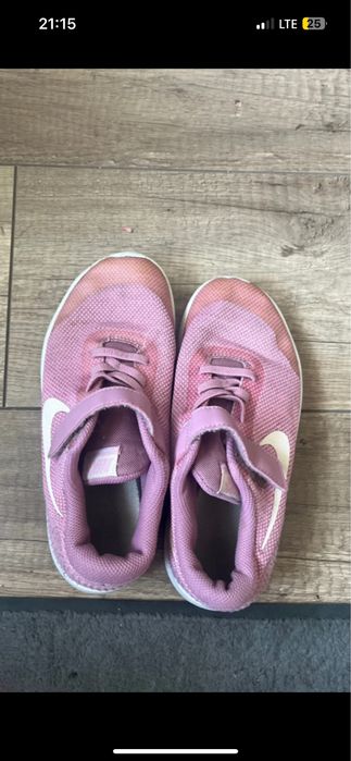 różowe buty nike
