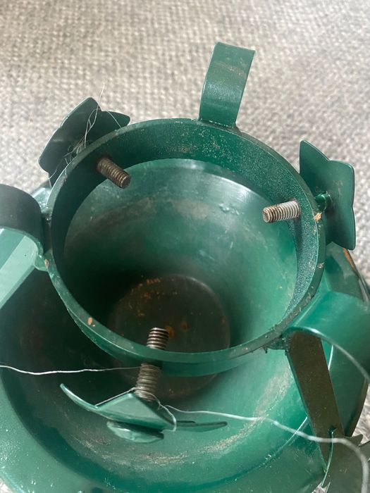 Metalowy stojak na choinkę