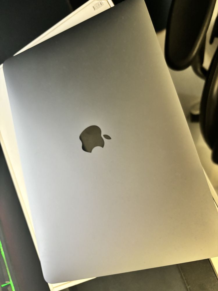 Macbook Air A1932 Grey i5 8GB stan bardzo dobry, sprawny