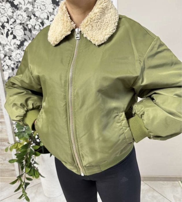 Куртка бомбер утеплена фірми Levi’s