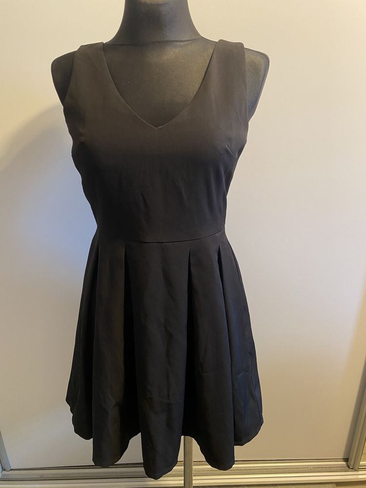 Czarna sukienka z zamkiem Pimkie S