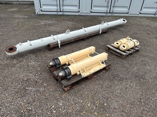 bauer nowe podpory hydrauliczne do maszyny 30 ton komplet