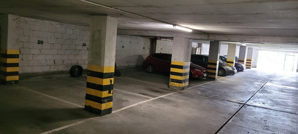 Miejsce postojowe w hali garażowej