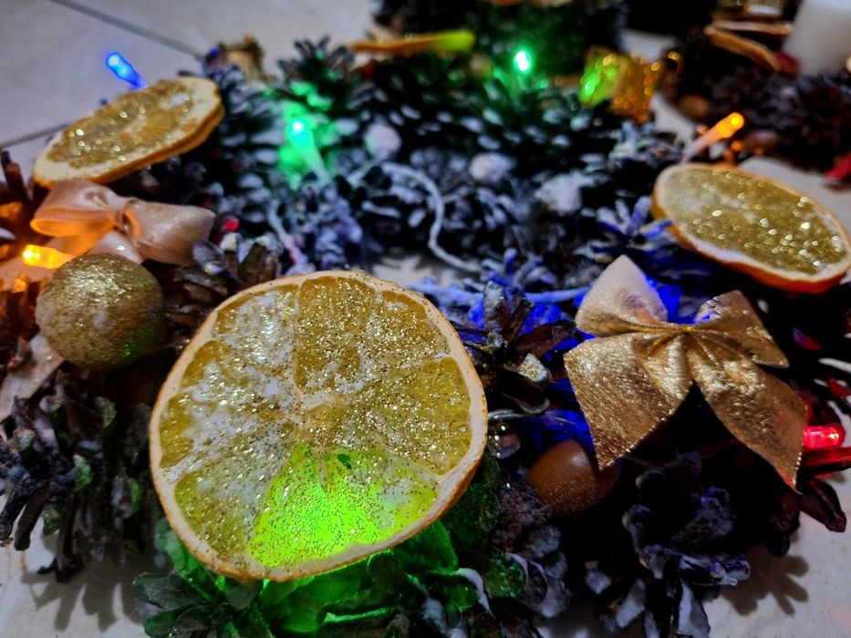 Dekoracje świąteczne stroiki, wieńce na drzwi, świeczniki...