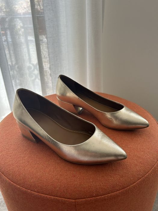 Sapatos da marca Zilian